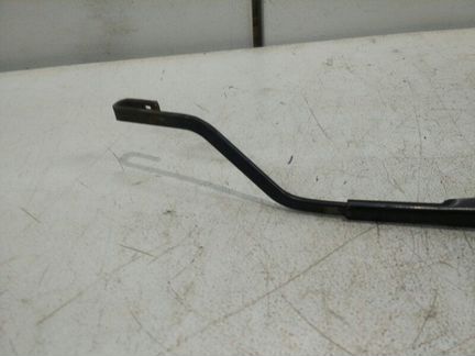 Поводок стеклоочистителя передний правый