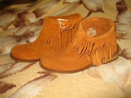 Ботинки Zara замшевые размер 28. Новые