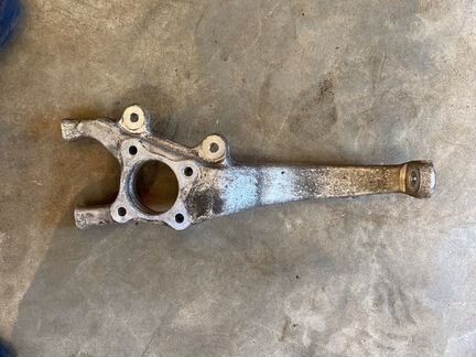 Kулак поворoтный передний правый Lеxus is 250 Лекc