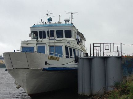 Разъездное судно (моторная яхта)