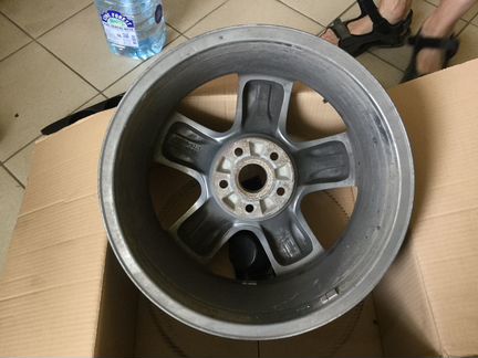 Продам оригинальный литой диск от Октавия Скаут