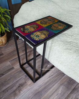 Столик приставной для ноутбука, журналов из эпокси