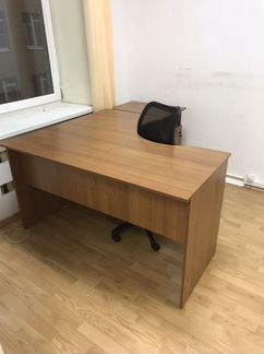 Офисный стол с тумбой