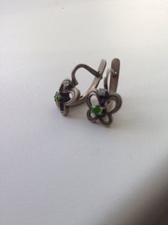 Серьги в виде бабочки с камушками