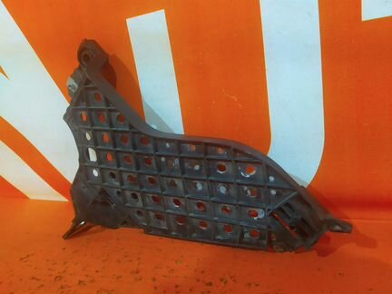 Кронштейн фары передний левый Audi Q3 1 8U