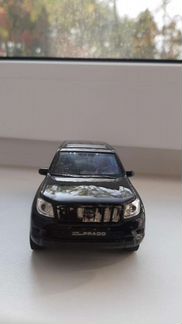 Игрушечная машинка Welly toyota land cruiser prado