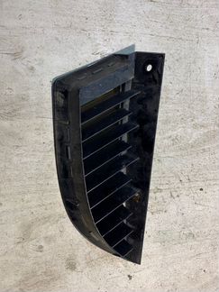 Решетка радиатора передняя правая Mitsubishi Colt