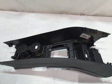 Консоль центральная Volkswagen Tiguan 1