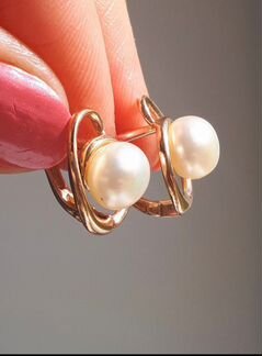 Золотые серьги с крупным жемчугом