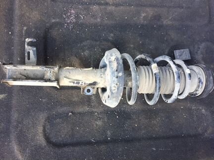 Амортизатор передний левый Шевроле Круз