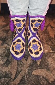 Домашние вязаные сапожки
