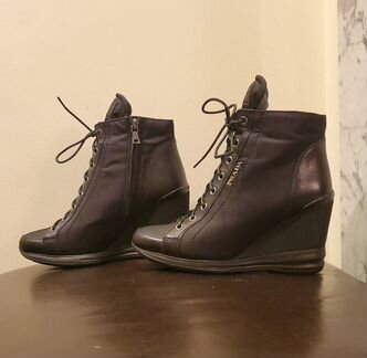 Ботинки-полусапожки prada