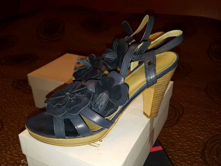 Босоножки женские