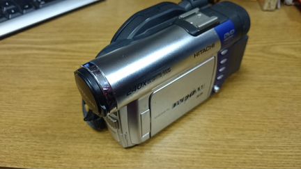 Продаю видеокамеру Hitachi DZ-MV350E