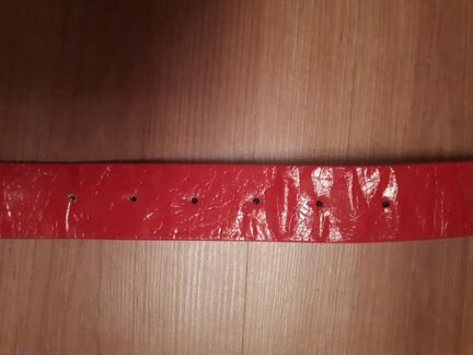 Ремень красный