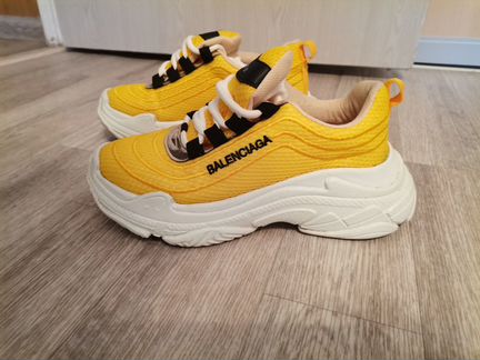 Женские кроссовки