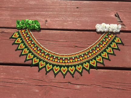 Колье из бисера ручной работы