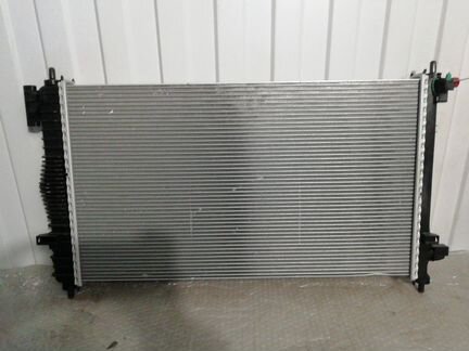 Радиатор охлаждения двигателя Opel Insignia 2.0