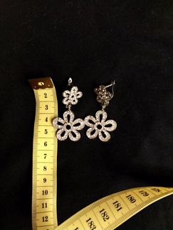 Серьги со стразами