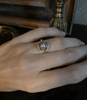 Кольцо из белого золота с бриллиантами с морской ж