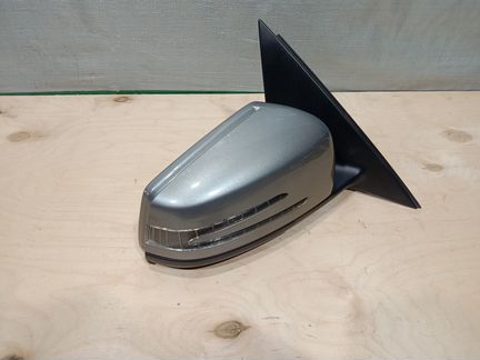 Правое зеркало на Mercedes-Benz W212 E212