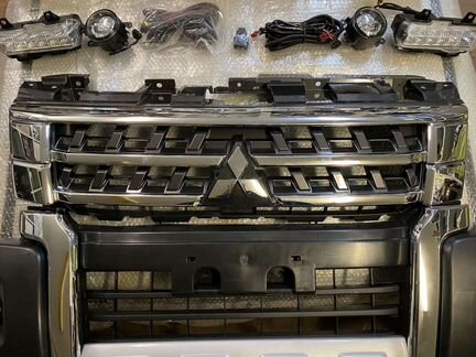 Решетка радиатора, декоративная Паджеро 4 2015+ ре