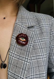 Брошь ручной работы Губы
