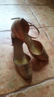 Туфли из кожи змеи