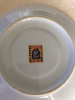 Тарелки и блюдца