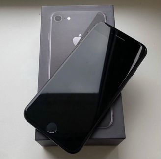 Телефон iPhone 8