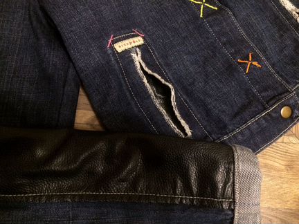 Джинсовая куртка John Richmond