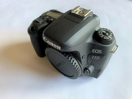 Canon EOS 77D