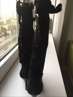 Потрясающие атласные сапоги 