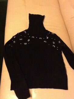 Новый интересный водолазка -свитер со-стразами