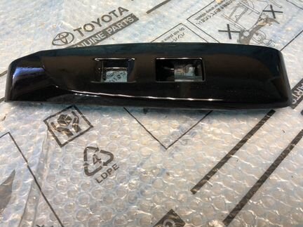 Накладка стеклоподъемника Toyota Camry 70