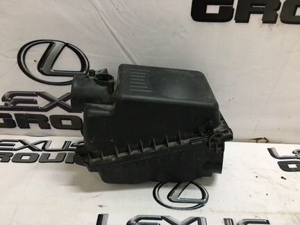 Корпус воздушного фильтра Toyota Avensis AZT250L