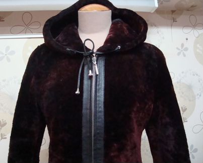 Пальто меховое из мутона с капюшоном, р-р 42 36eur