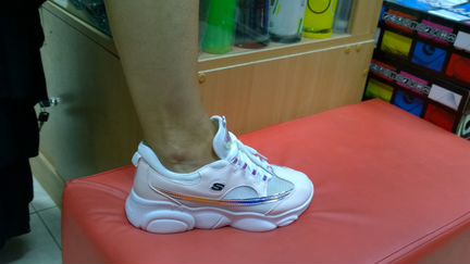 Кроссовки женские