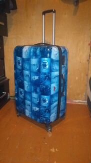 Чемодан на колесах пластиковый 90 литров