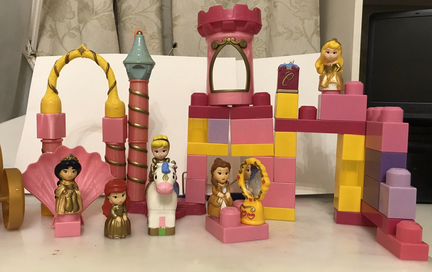 Девочки Принцессы в золотой карете Disney Enchante