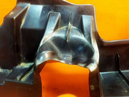 Дефлектор радиатора левый Toyota Highlander 3 U50