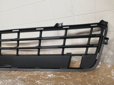 Решетка бампера передняя нижняя Chevrolet Camaro 5