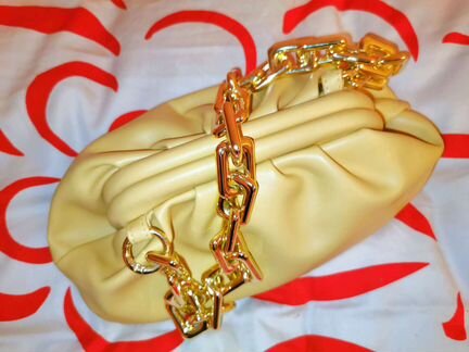 Сумка-пельмешек с золотой цепью