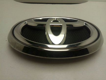 Эмблема передняя Toyota Hilux 8 2015-2019