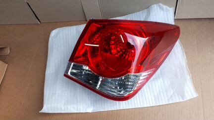 Задний фонарь на Chevrolet Cruse 4D седан