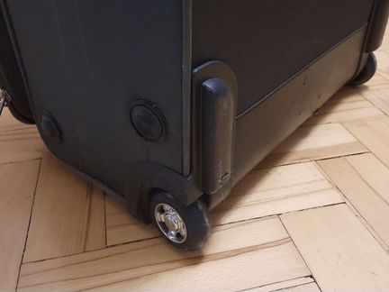 Чемодан на колесах