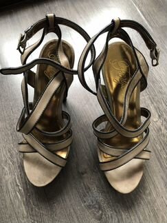 Босоножки Fergie 38 размер