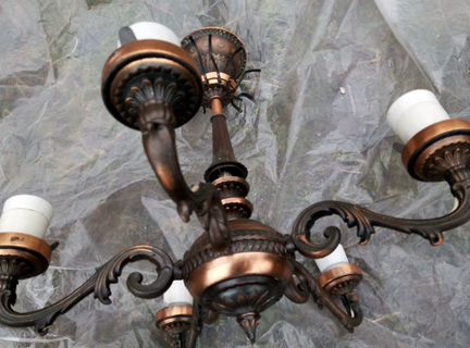 Люстра пятирожковая