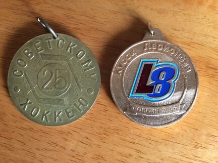 Шайбы,вымпелы,значки,медали