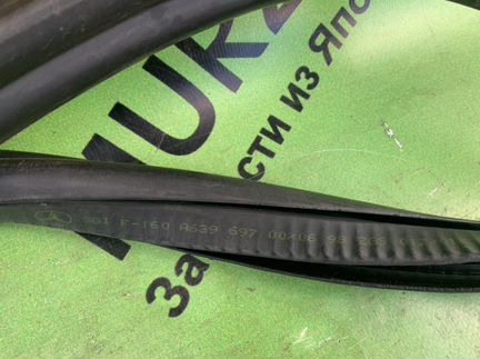 Уплотнительная резинка передняя Mercedes V-Class